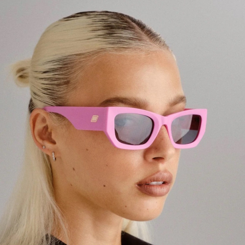 NWT Le Specs Beachcomber Sunglasses in Matte Bubblegum Pink tinted lenses Barbie